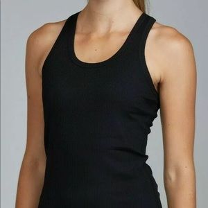 NWT: Noli sculpt tank w built-in bra